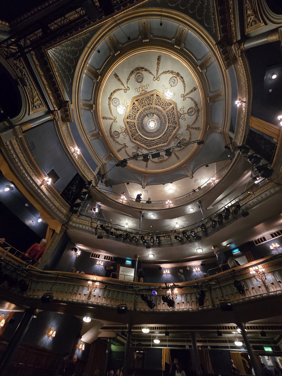 celtus's tweet image. "Does the avocado know it's Isreali?" @GiantThePlay Oh my gosh did that opened a hornets nest! So thought provoking and relevant to today.  I was in total awe of seeing @JohnLithgow
#MarkRosenblatt debut, finely written. Sharp witted, funny and tense.  #GiantThePlay @ATGTICKETS