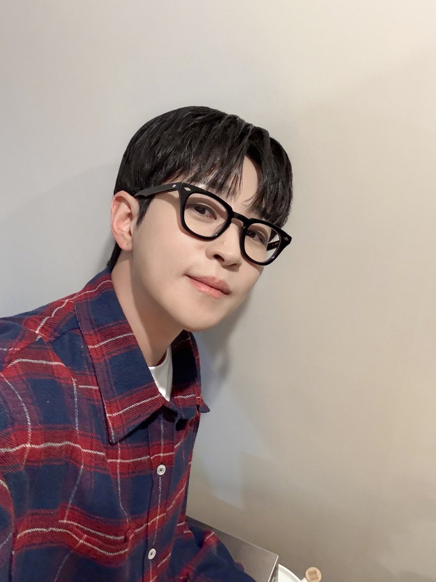 #딘딘 이 뛰는 건 트랙🛣이 아니라 흥딘이들 마음 속..💛
기분이다! 우리 햄찌🐹 흥딘이들 명예 마라토너로 임명‼️

잠시 후 8:20PM(KST) MBN #뛰어야산다 에서
프로 마라토너🏃‍♂️ 딘딘의 모습을 만나보세요!

#DINDIN #슈퍼벨컴퍼니 #superbellcompany #SBC #MBN