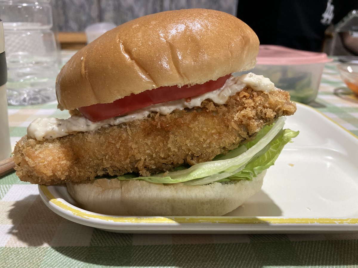 J14749743's tweet photo. アイナメバーガーとカサゴバーガー
どちらもデリシャスでございます。
#八峰町　#アイナメ　#カサゴ　#ロックフィッシュ https://t.co/zOODUaCfCa