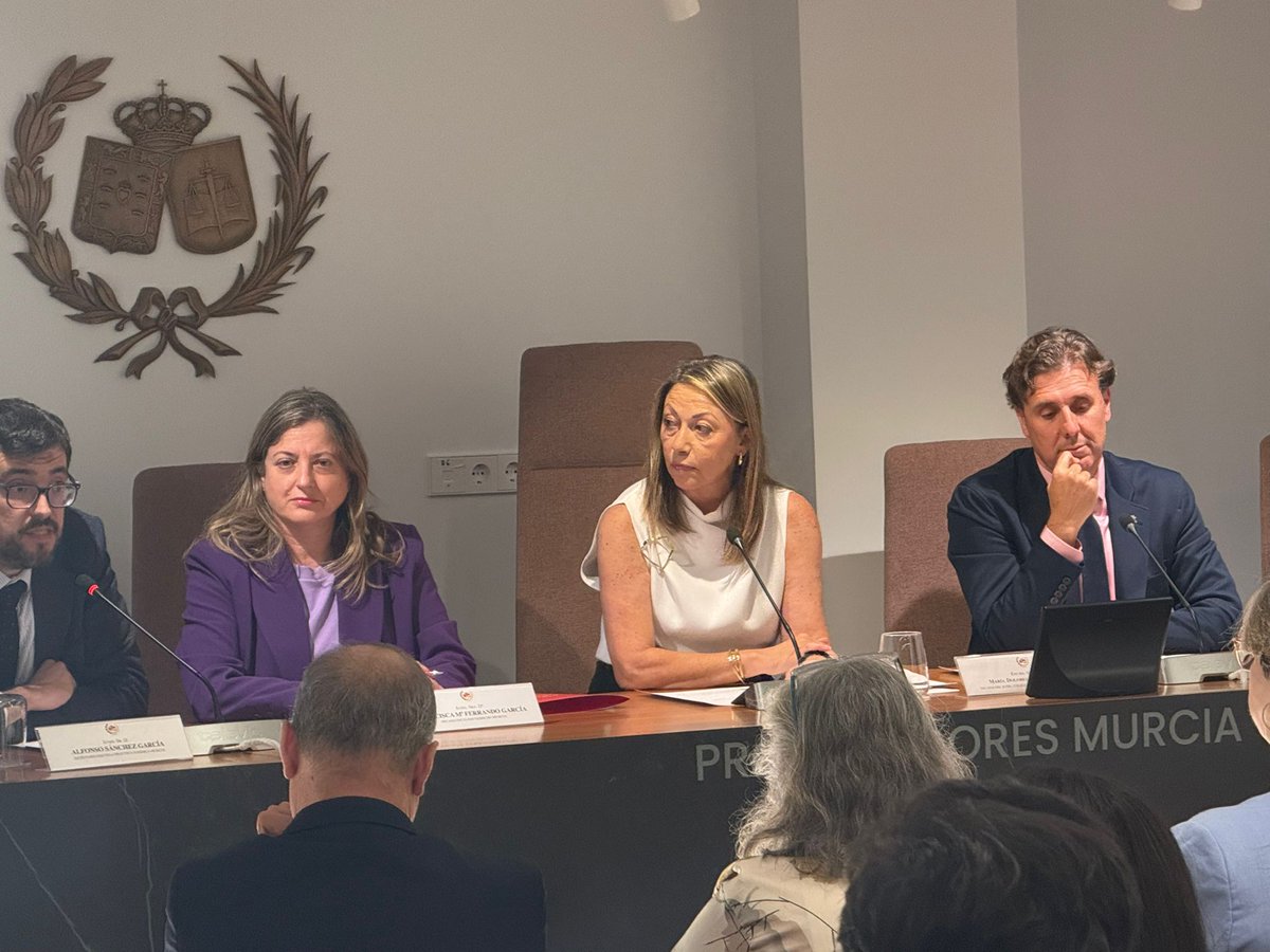 Arrancamos la 4ª Edición del "Curso de Mediación" del Iltre Colegio de Procuradores de Murcia y la Escuela de Práctica jurídica UMU, curso inaugurado por nuestro nuevo Presidente del TSJ Manuel Luna Carbonell. En su primer acto institucional en nuestro colegio. Enhorabuena!!