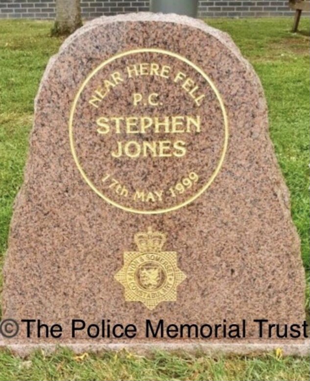tpmt_org's tweet image. Today we remember PC Stephen Jones of A&S who was killed 26 yrs ago in 1999 as he attempted to stop a stolen car. We placed our memorial to his service & sacrifice at the Severn View Services on the M48
#HonouringThoseWhoServe #PoliceMemorials #PoliceFamily @ASPolice @ASPolfed
