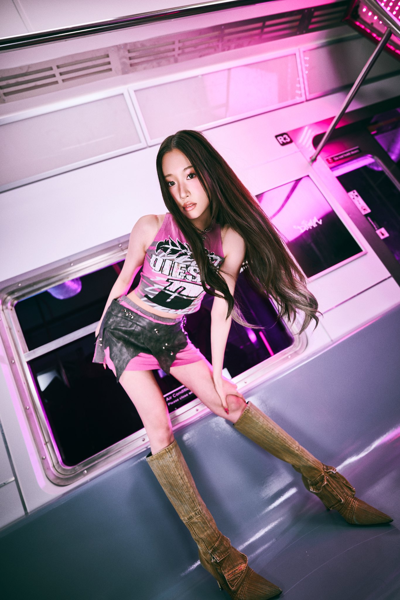 GrJWaWWXAAAgAB5?format=jpg&name=large