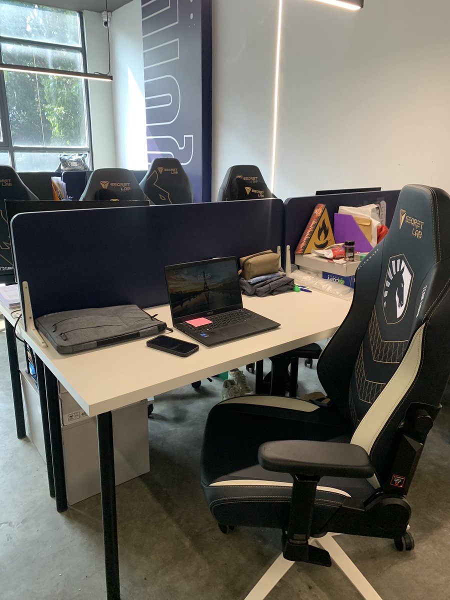 DindaSftr_'s tweet photo. my workspace 🤍💙 #teamliquid25 https://t.co/lMmJVWr3nC