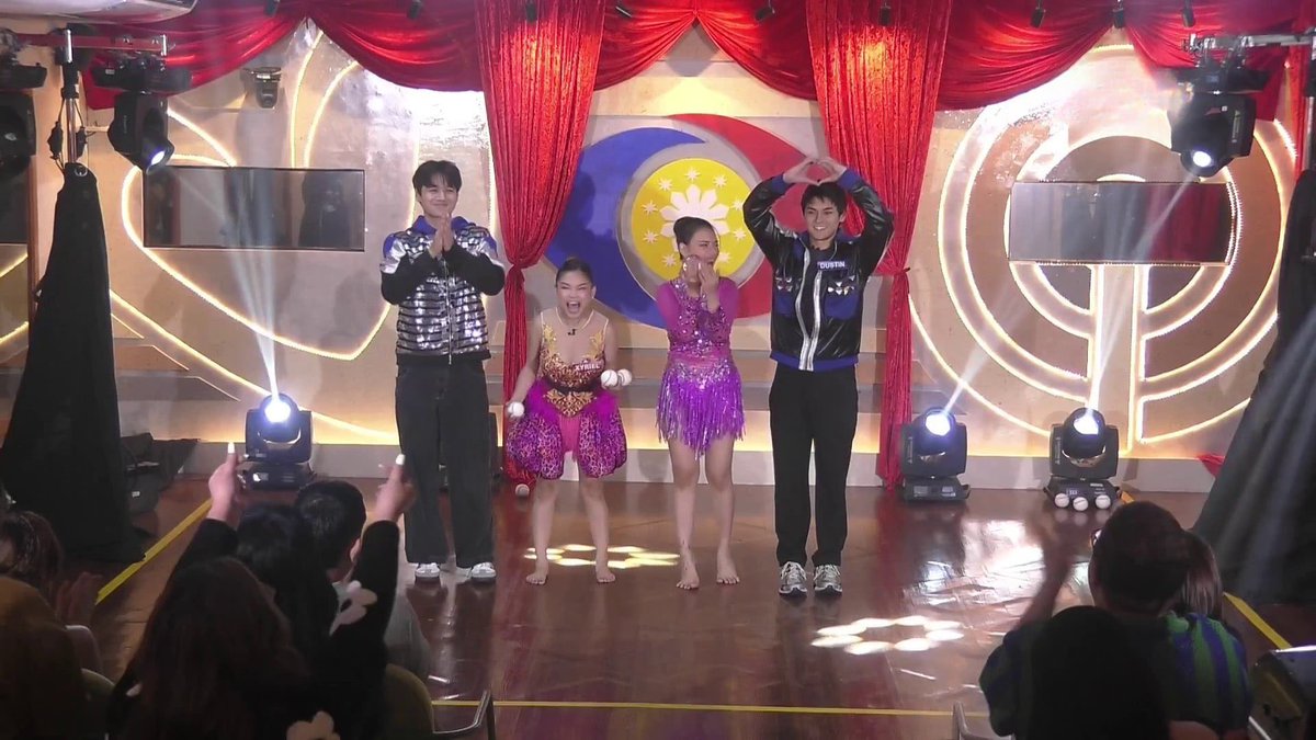 PBBabscbn's tweet photo. Iba din, Team Jugglers! Grabeng performance yan! 🙌🏻🔥👏🏻

#PBBCollabTheBigCarnivalConcert https://t.co/v9341D1O06