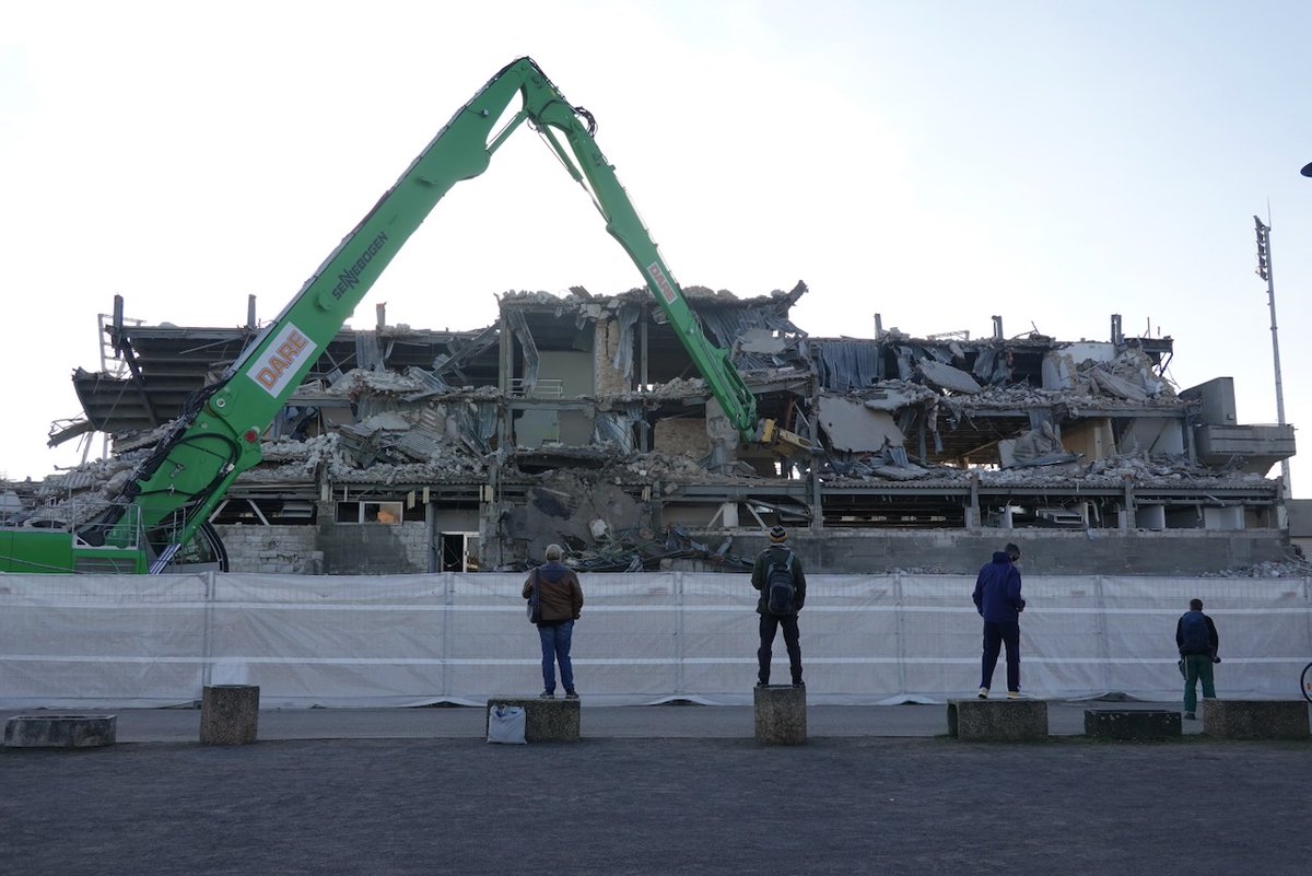Asbest-Staub im Jahnsportpark – Strafanzeige gegen den Senat!
Aufregung in den Medien.
Das sind die Fakten
gleimviertel.de/archives/34736