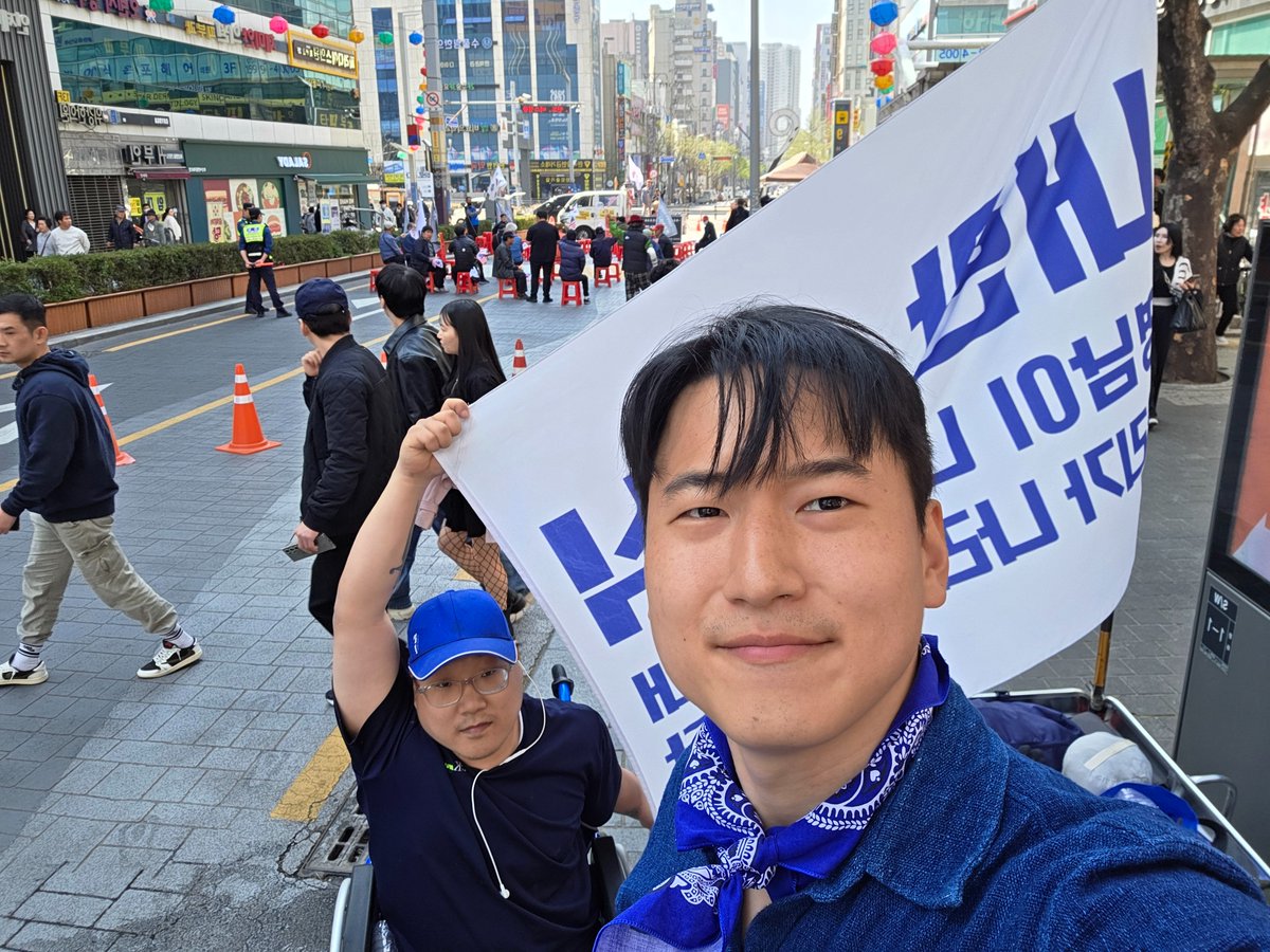 이준석? 민주당청년 따라하는건가요?

youtube.com/live/9ECpIO7WN…

#이준석 #리어카 #민주당청년 #진짜대한민국