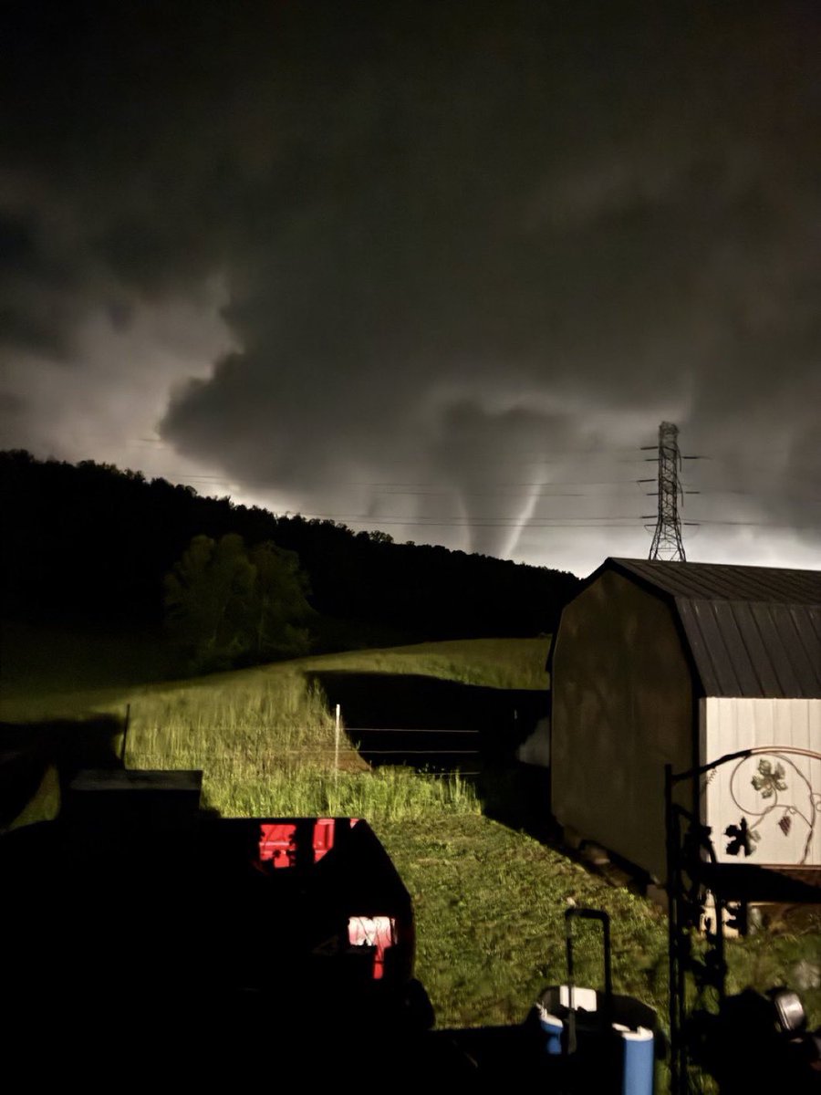 allyblakewx's tweet photo. Absolutely horrific views from last night’s tornadoes in the Cumberland Valley of Kentucky. You just don’t typically get tornadoes like this or see photos like this of tornadoes in the area. Send prayers and support to those in southern Kentucky. They need all the help they can. https://t.co/G7C3ncTZTK