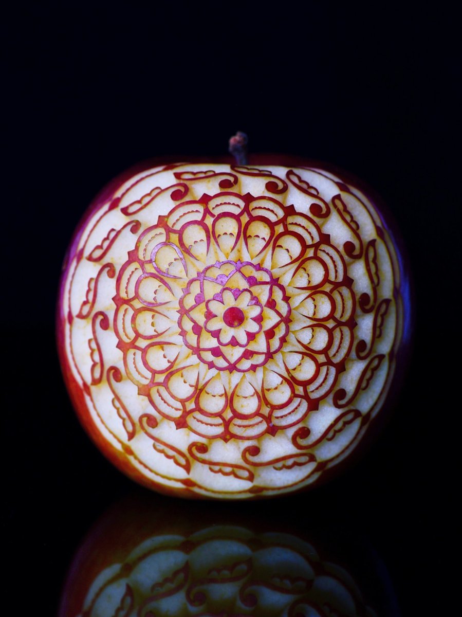controdicting's tweet photo. apple carvings by tomoko sato 🍎 https://t.co/y47ECsdtBU