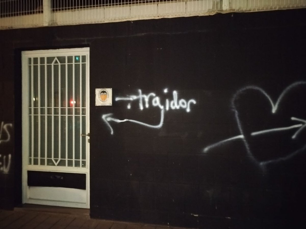 AMABLIM's tweet image. La gente ya esta cansada de vosotros trileros!! 
Y no se va a callar!! #LimOut