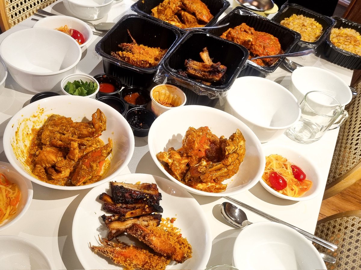 호커센터 - 제주 제주시 애월읍 애월로11길 25-2 
푸팟퐁커리 
(그리고 발리식폭립 쏨땀 칠리크랩 시리얼새우 새우볶음밥 갈릭라이스 바쿠테 추천)