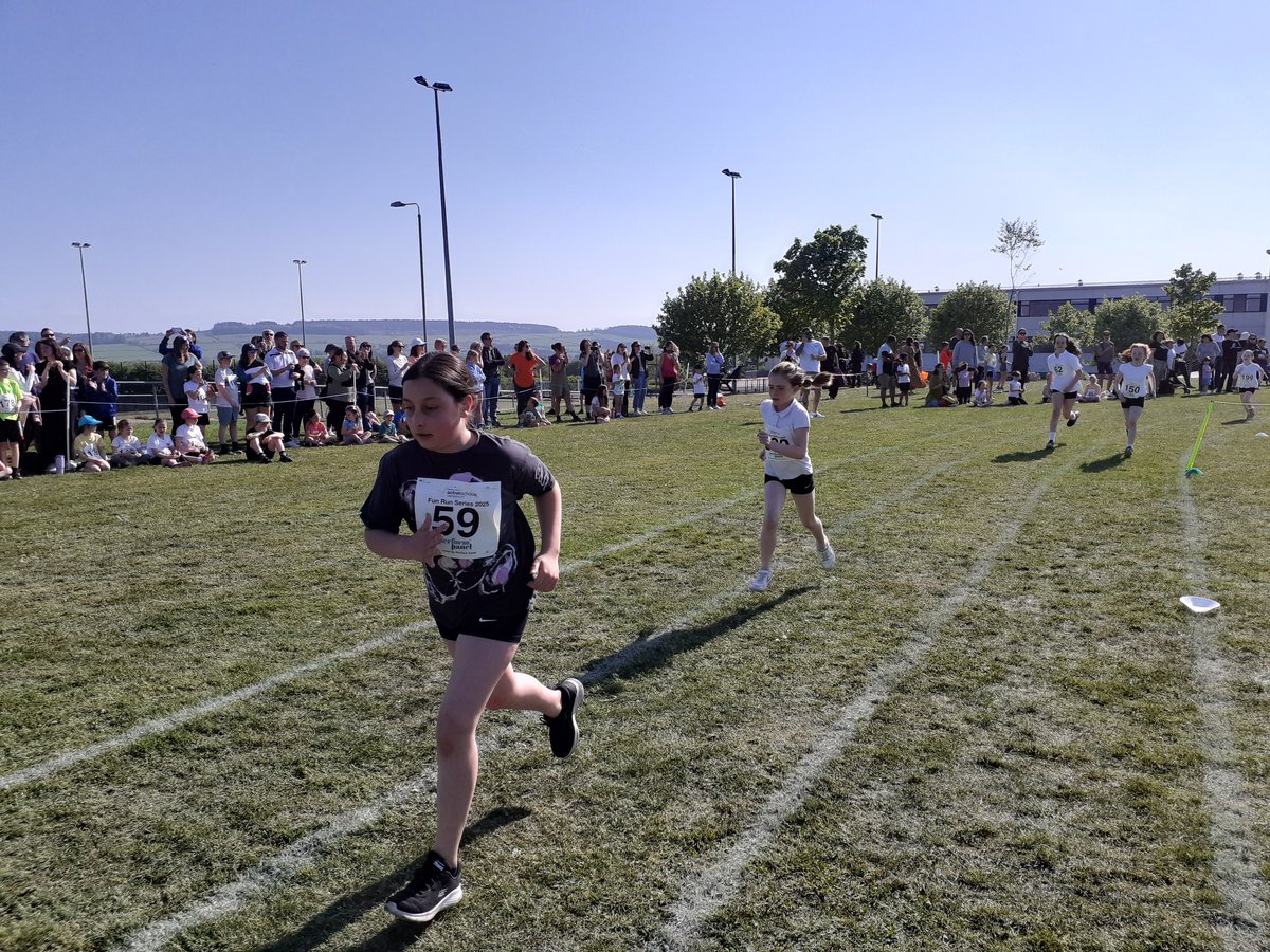Active_Schools's tweet image. 🏃☀️We&apos;re halfway through our FREE P1-7 Fun Run Series!
P1-7 pupils have been running 400m, 800m &amp;amp; 1600m in glorious sunshine &amp;amp; we&apos;re looking forward to the next few weeks!

Big shout out to Perform Panel - 2025 sponsors - they&apos;ve been a huge help volunteering at the races 🏅