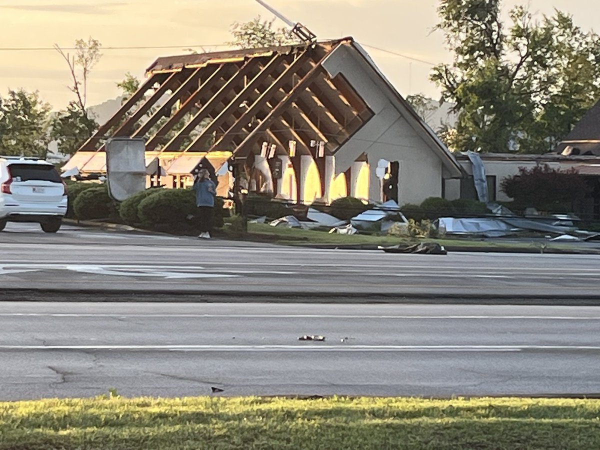 Daylight reveals more of the damage in Somerset. This is the Lutheran Church. wkyt.com/2025/05/17/mul…