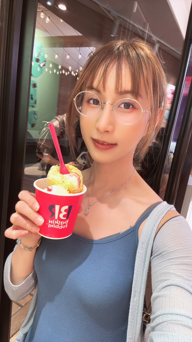 吃冰吃冰！
沒想到三球好大
我吃冰的速度很慢
很快就融化了🤣 https://t.co/PKXGpQ52SD