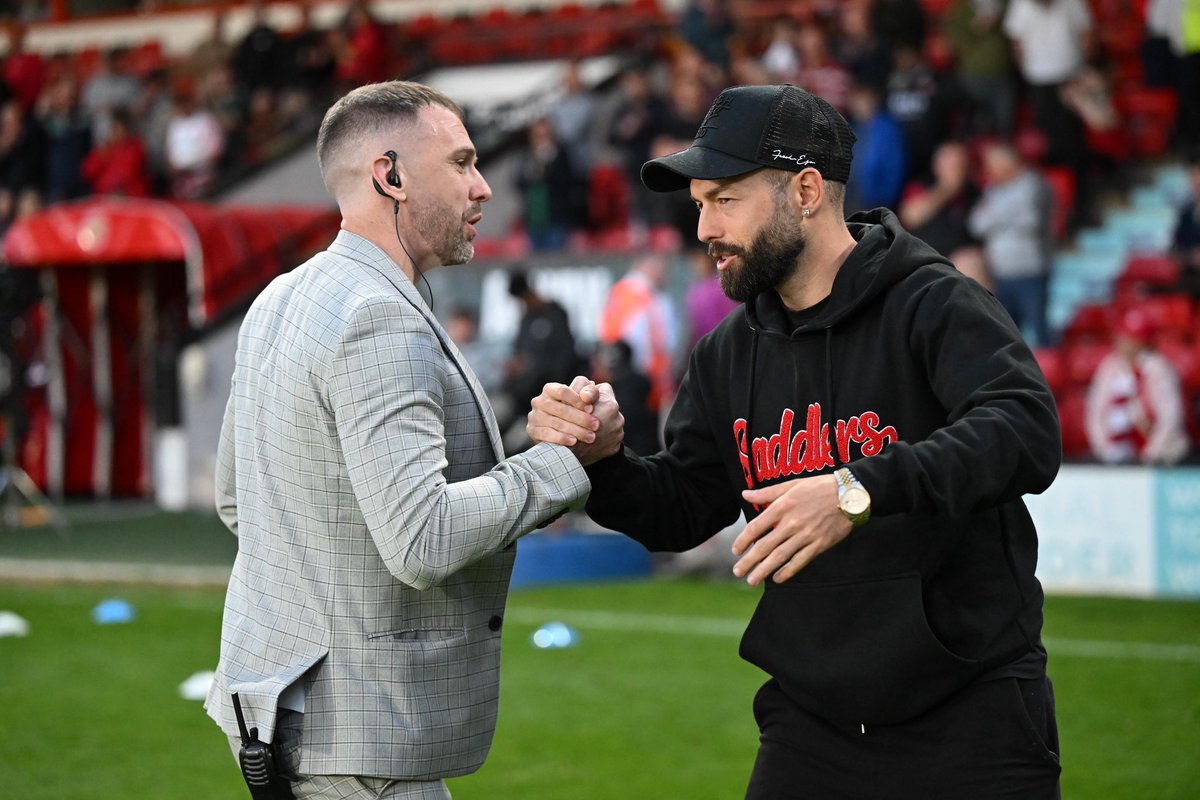 Simon Hill - Presenter, Commentator (@simonhofficial) on Twitter photo Great to have <a href="/LalkovicMilan10/">Milan Lalkovic</a> back at the Bescot last night.
I hope you enjoyed the celebrations mate 🔴
📸 <a href="/owenrussmedia/">owenrussmedia</a>
⚽️ <a href="/WFCOfficial/">Walsall FC</a> Great to have <a href="/LalkovicMilan10/">Milan Lalkovic</a> back at the Bescot last night.
I hope you enjoyed the celebrations mate 🔴
📸 <a href="/owenrussmedia/">owenrussmedia</a>
⚽️ <a href="/WFCOfficial/">Walsall FC</a>