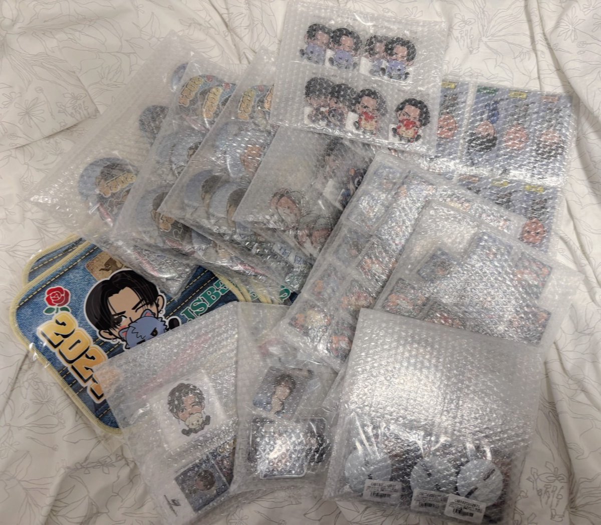 takami0708's tweet photo. 拡散お願いします🙇

写真のグッズ全てお譲りします。

ノーマルは基本全メンバーあり。
(過去グッズも色々あるので聞いて下さい)
なにかご希望あればリプ、DMください✨️
5/24 埼玉で手渡し可。

三代目J SOUL BROTHERS　JSB3
ECHOES OF DUALITY　EOD 第2回
オンラインブース 岩田剛典　今市隆二 https://t.co/jJcRH3AOhO