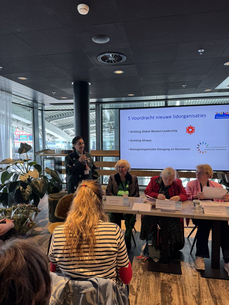 fatmaaktas7's tweet photo. Ledenvergadering NVR trots om te kunnen mededelen dat wij als Avrasya lid zijn van het Nederlandse vrouwen Raad❤️🌹 https://t.co/peAKIUhsjw