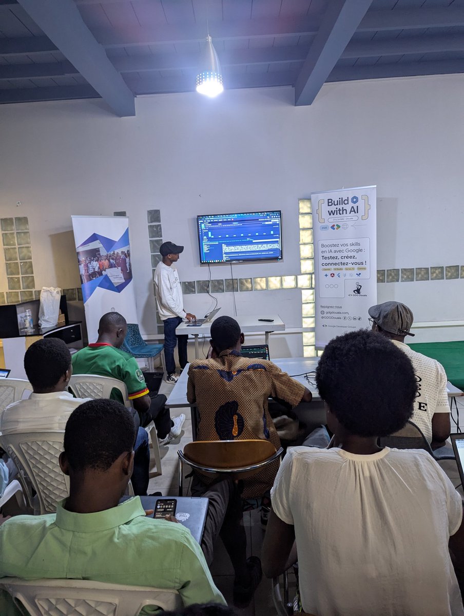 GDGDouala's tweet image. Démarrer son application avec firebase et gemini avec @Boris_Gauty