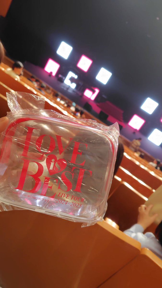 RavigoteM's tweet photo. 朋ちゃん🩷のLIVE🩷
最高すぎた🥺✨😭懐かしい🩷
そして歌に対するRESPECT💘が半端なくて😭✨バンバン伝わってきて😭💘
終始泣いてた気がする😭
歌で感動与えられるって本当凄い😭
globeの曲🩷朋ちゃんだから
伝えられることも😭💘😭
🩷想い🩷が伝わって😭
#華原朋美
#華原朋美LIVE
#LOVEisBEST
#歌 https://t.co/x7b7cYEEsR