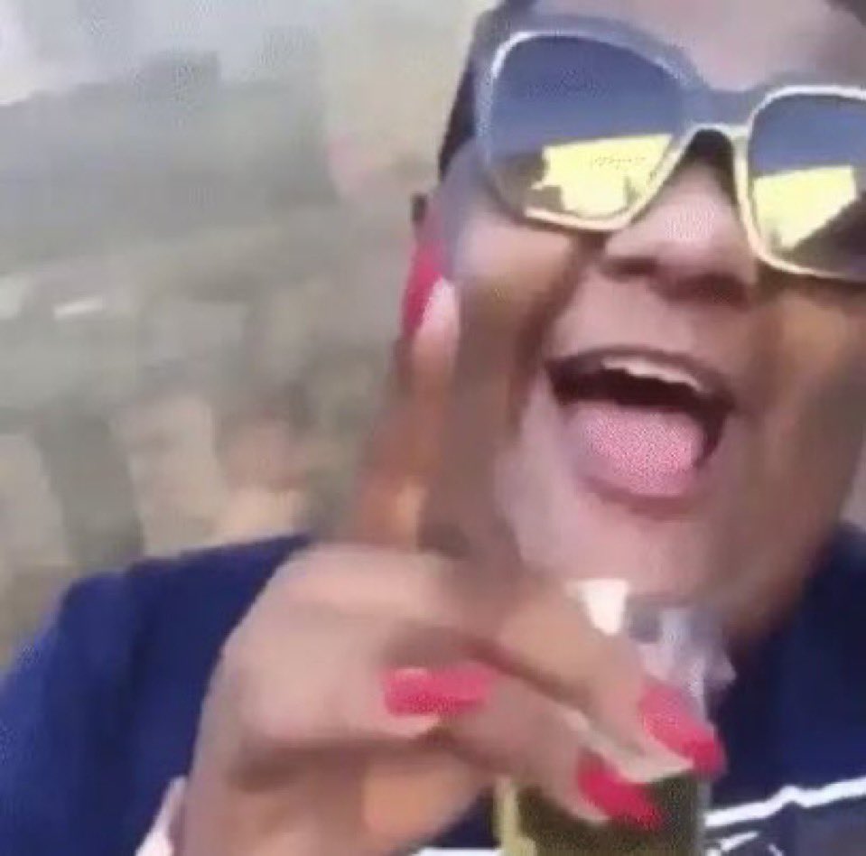 jolieculture's tweet image. o que faremos quando ela debutar no cinema brasileiro do mesmo jeito que debutou no francês?