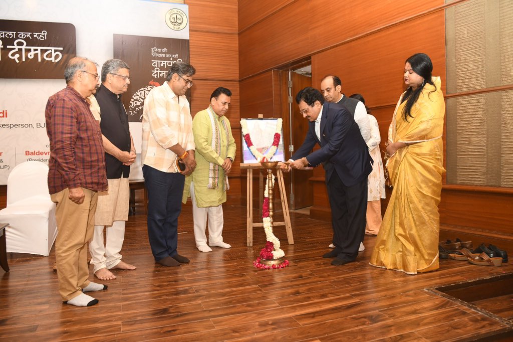 MyHomeIndia's tweet photo. Glimpses of Lighting of Lamp at the occasion of Book Release named ‘TERMITES’. https://t.co/lUwHbvwBTN