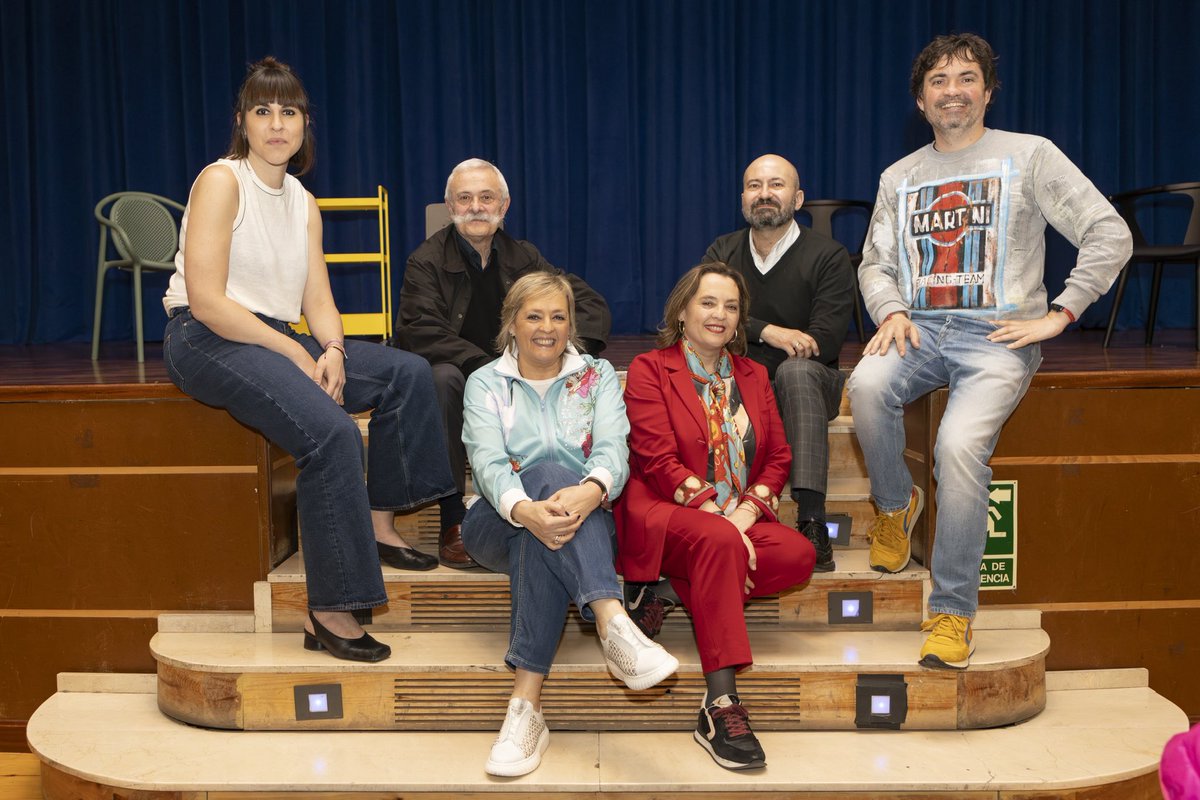 lovisuales's tweet photo. Tras la proyección del documental Coordenadas de @Modaes , celebramos una mesa redonda con @PilarRiano @DaNinoMar , Abel Díaz y @PedroMansillaVi , a quienes agradecemos por sus valiosas aportaciones en torno al presente y futuro de la moda, el diseño y la cultura contemporánea. https://t.co/2UkYL1I7Ij