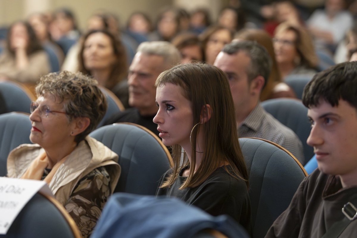 lovisuales's tweet photo. Tras la proyección del documental Coordenadas de @Modaes , celebramos una mesa redonda con @PilarRiano @DaNinoMar , Abel Díaz y @PedroMansillaVi , a quienes agradecemos por sus valiosas aportaciones en torno al presente y futuro de la moda, el diseño y la cultura contemporánea. https://t.co/2UkYL1I7Ij