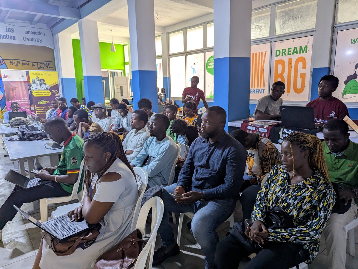 GDGDouala's tweet image. Démarrer son application avec firebase et gemini avec @Boris_Gauty