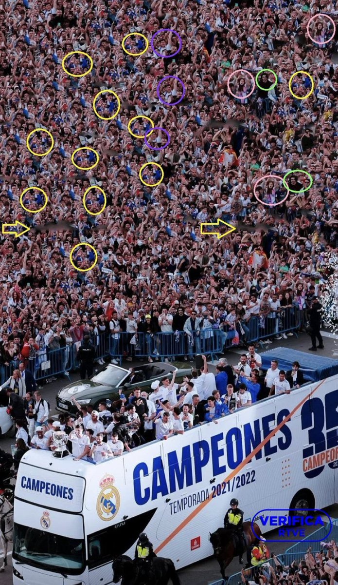 See photoshop crowd! 😭😭😭