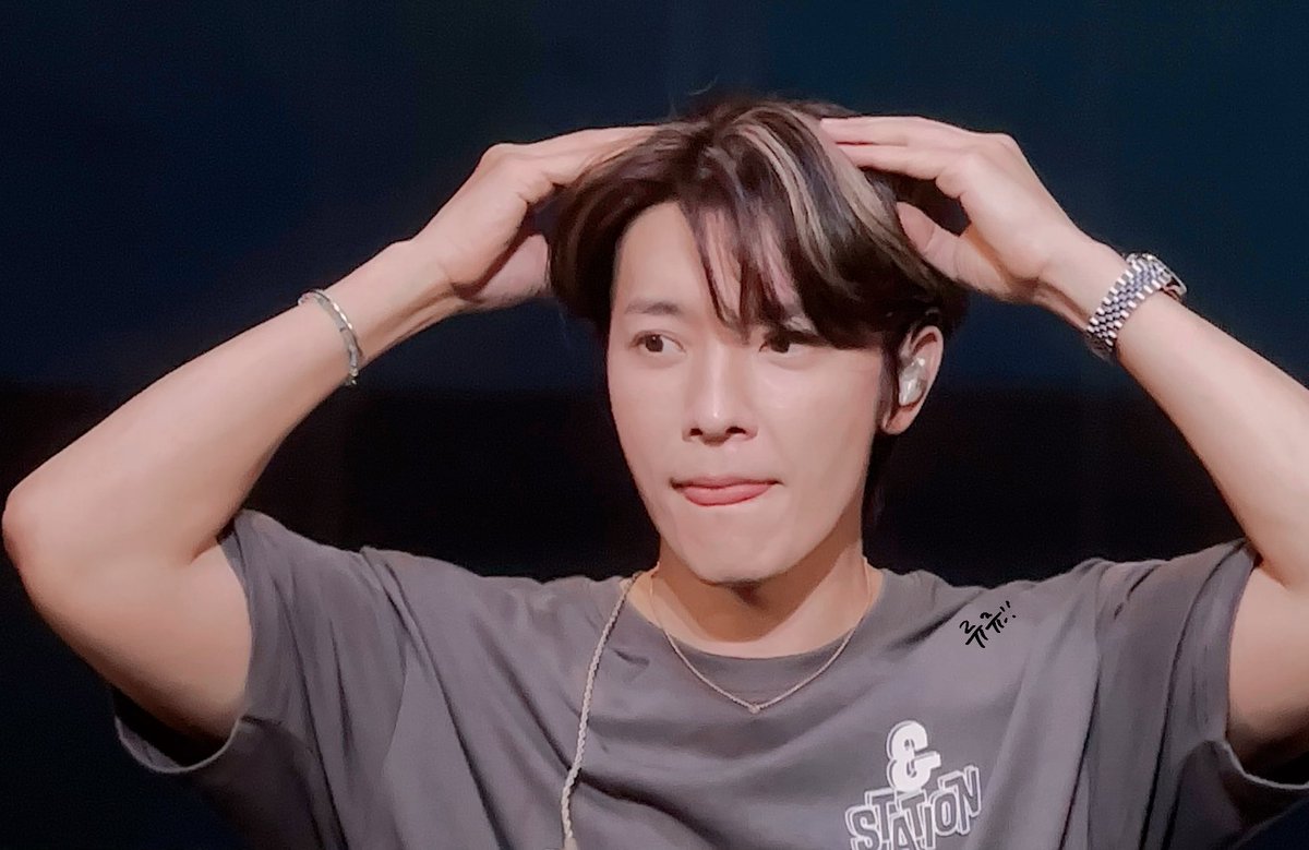 Ann_C802's tweet photo. 25.05.17 Tokyo 
Little sweet puppy 🥰🥰🥰

#동해 #DONGHAE #ドンへ  #李东海  
#SuperjuniorDnE #슈퍼주니어DnE 
#ANNIE_STATION https://t.co/8ua2QnlKe1