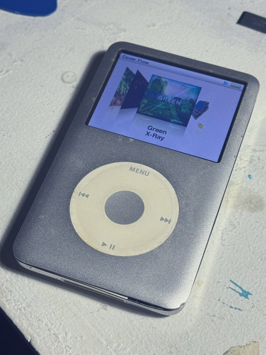LifeandCrafts22's tweet photo. 壊れてた昔のiPod Classic をSSD化(micro sd)+バッテリー交換
やっぱり物理ボタンあると操作しやすい
あとアルバムジャケットで選べるCover Flowメニューも○ https://t.co/cl27aGGRMw