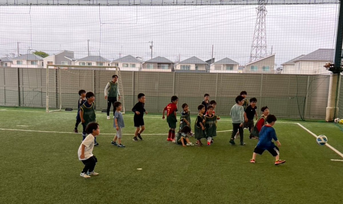 coedo_hometown's tweet photo. 【かわごえピクニック ウニクス南古谷 サッカー教室⚽️】  

雨天につき、急遽会場を変更しての開催で、サッカー教室を実施。
#14 山内、#35 舌古選手が参加しました🔥  

真剣にボール追いかける姿がとても素敵でした✨

ご参加いただいた皆様ありがとうございました！

#COEDOKAWAGOEFC https://t.co/jW3hWWYhlh