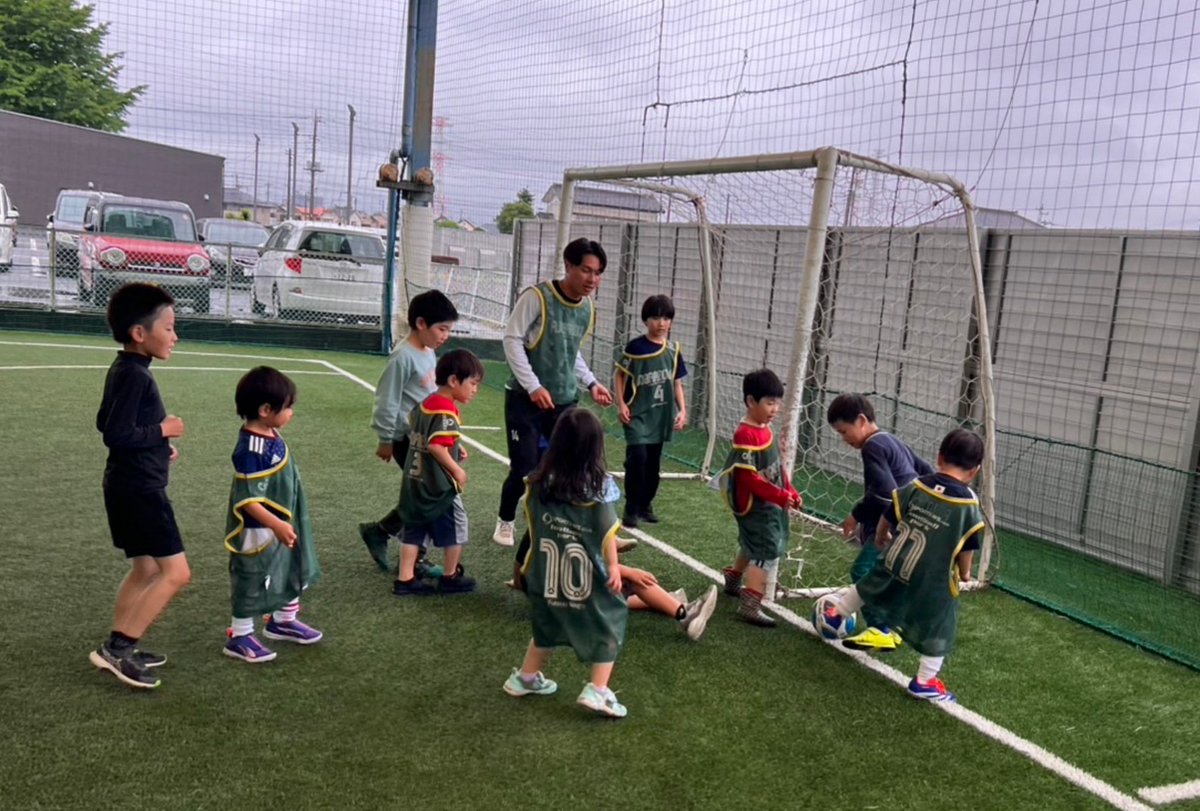 coedo_hometown's tweet photo. 【かわごえピクニック ウニクス南古谷 サッカー教室⚽️】  

雨天につき、急遽会場を変更しての開催で、サッカー教室を実施。
#14 山内、#35 舌古選手が参加しました🔥  

真剣にボール追いかける姿がとても素敵でした✨

ご参加いただいた皆様ありがとうございました！

#COEDOKAWAGOEFC https://t.co/jW3hWWYhlh