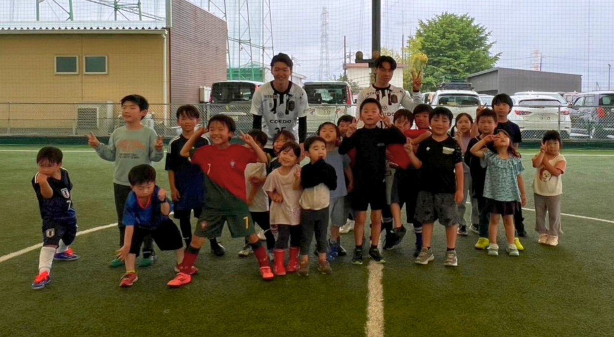coedo_hometown's tweet photo. 【かわごえピクニック ウニクス南古谷 サッカー教室⚽️】  

雨天につき、急遽会場を変更しての開催で、サッカー教室を実施。
#14 山内、#35 舌古選手が参加しました🔥  

真剣にボール追いかける姿がとても素敵でした✨

ご参加いただいた皆様ありがとうございました！

#COEDOKAWAGOEFC https://t.co/jW3hWWYhlh