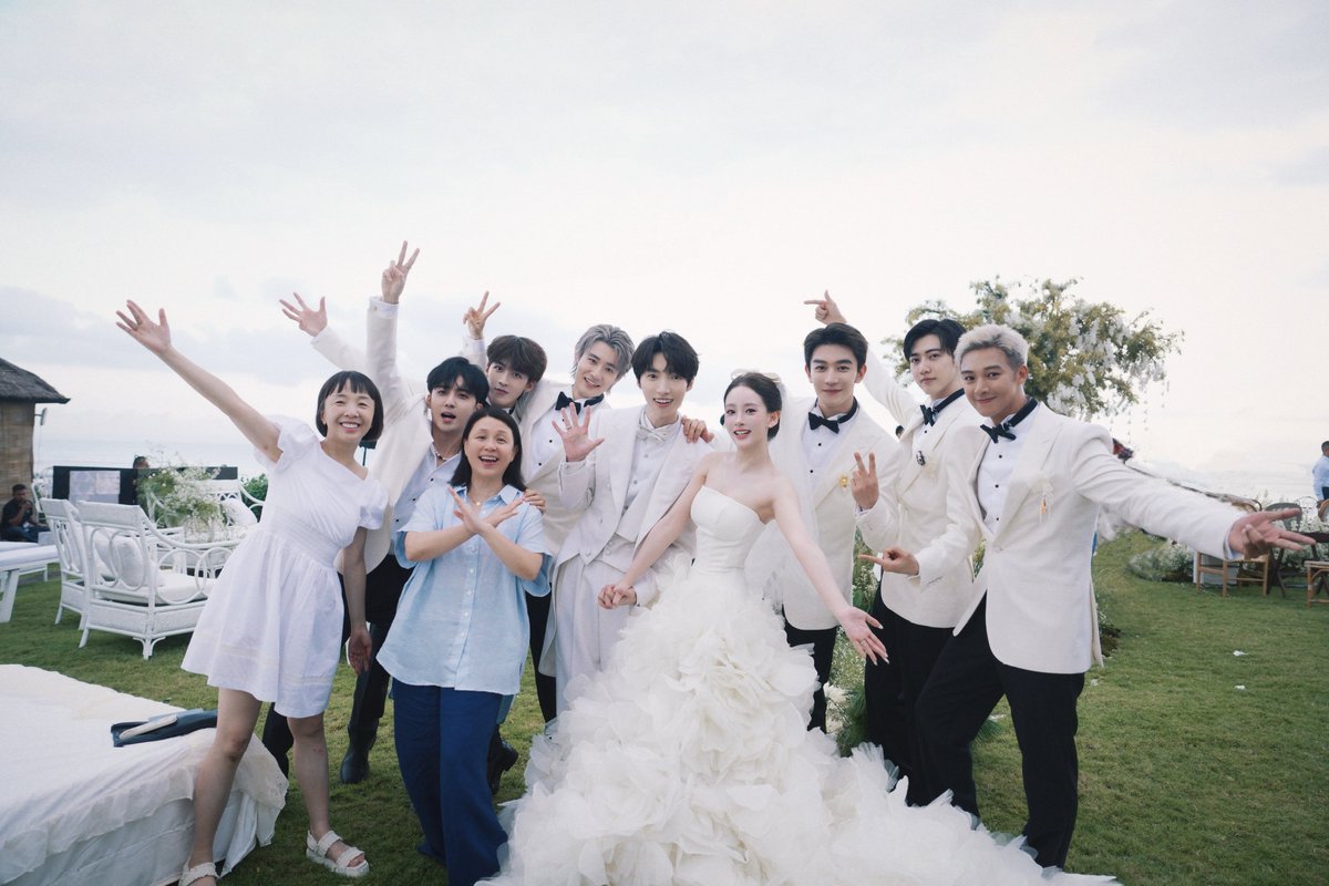 xianguang0104's tweet photo. 250517 #XiaZhiguang on Zhao Lei weibo &amp; Wu Jiacheng xiaohongshu 

Guangguang is so handsome in these photos! Happy wedding 🎉 https://t.co/UiHBQXTT2f