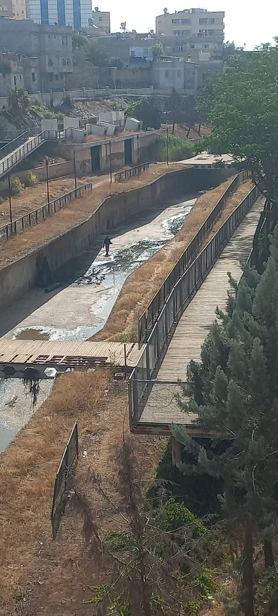 bedihercan63's tweet photo. Karakoyun deresinin çevreye verdiği kokudan dolayı mahalle sakinlerimiz ve esnaflarımız rahatsız oluyordu @suskigm'nin birim amiri Mahmut Aişeoğlu vidanjör şefi Eyyüp Kılınç vidanjör sorumlusu Faruk kardeşime ve tüm emeği geçen personellerine teşekkür ve şükranlarımı sunarım. https://t.co/gjYCedgAbT