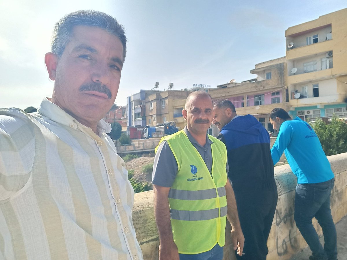 Karakoyun deresinin çevreye verdiği kokudan dolayı mahalle sakinlerimiz ve esnaflarımız rahatsız oluyordu <a href="/suskigm/">ŞUSKİ GM 🇹🇷</a>'nin birim amiri Mahmut Aişeoğlu vidanjör şefi Eyyüp Kılınç vidanjör sorumlusu Faruk kardeşime ve tüm emeği geçen personellerine teşekkür ve şükranlarımı sunarım.