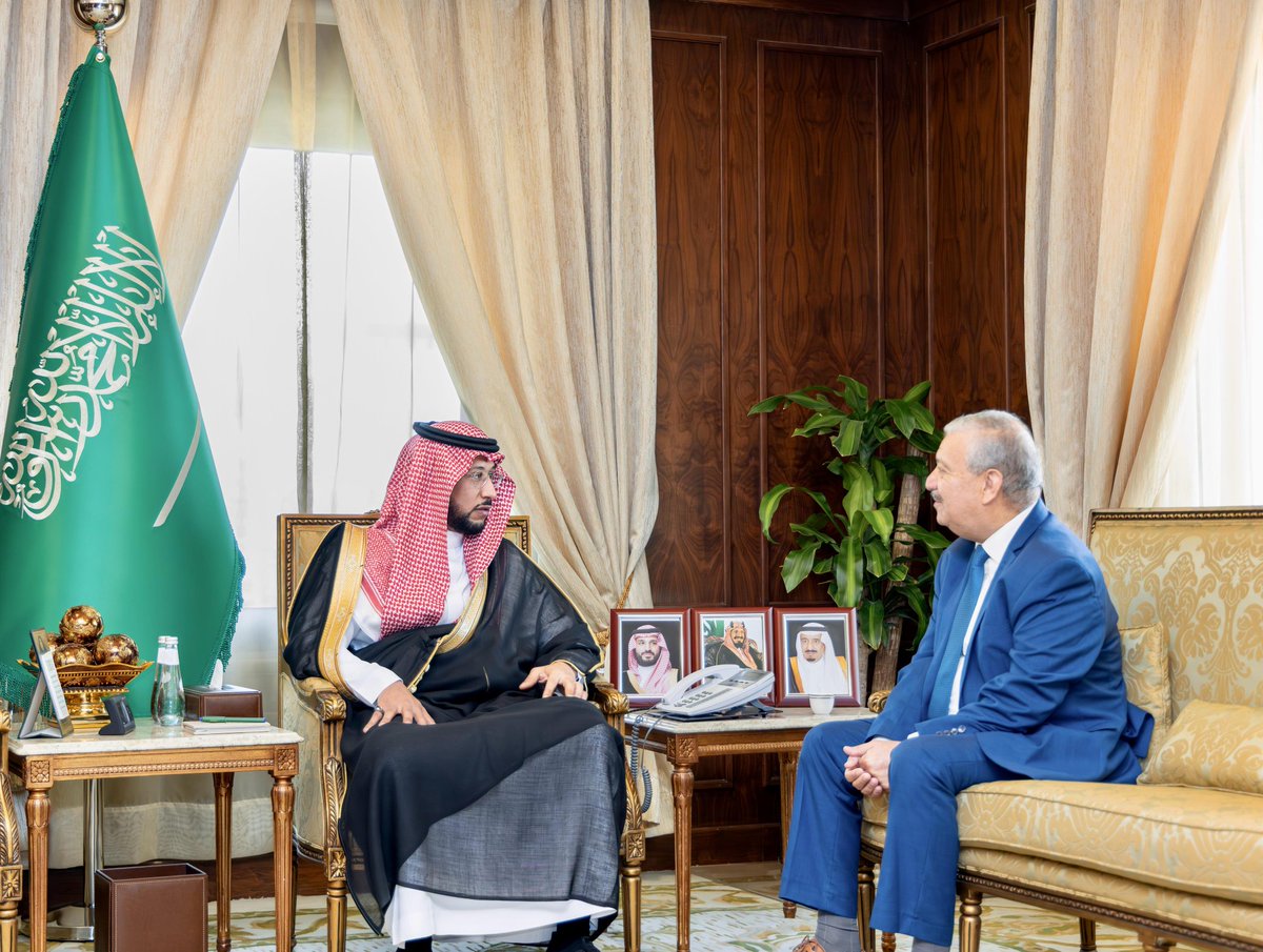 استقبل الأمير #خالد_بن_سطام نائب أمير منطقة عسير في مكتبه بديوان الإمارة، القنصل العام لجمهورية الجزائر، وجرى خلال الاستقبال تبادل الأحاديث الودية والموضوعات ذات الاهتمام المشترك.