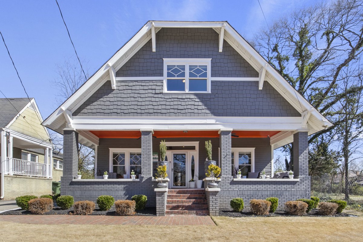 XFactorRealty's tweet image. Beautiful Capitol View  Southwest Atlanta Craftsman Bungalow 🏡

For Sale! Dates back to 1904. 3 spacious bedrooms 2.5 bath, entertainers dream backyard, very walkable.

Contact Tina Jones for details (678) 984-3115

✨1402 Belmont Ave. SW Atlanta, Ga 30310