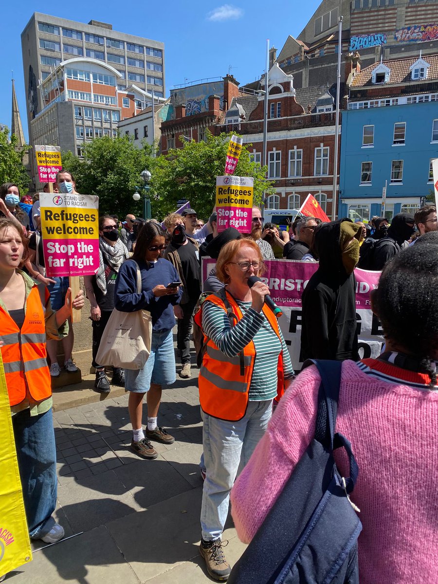 AntiRacismDay's tweet photo. Happening now! 400 out in Bristol opposing UKIP’s racist march 👊🏽 https://t.co/cqR63ZbGu4