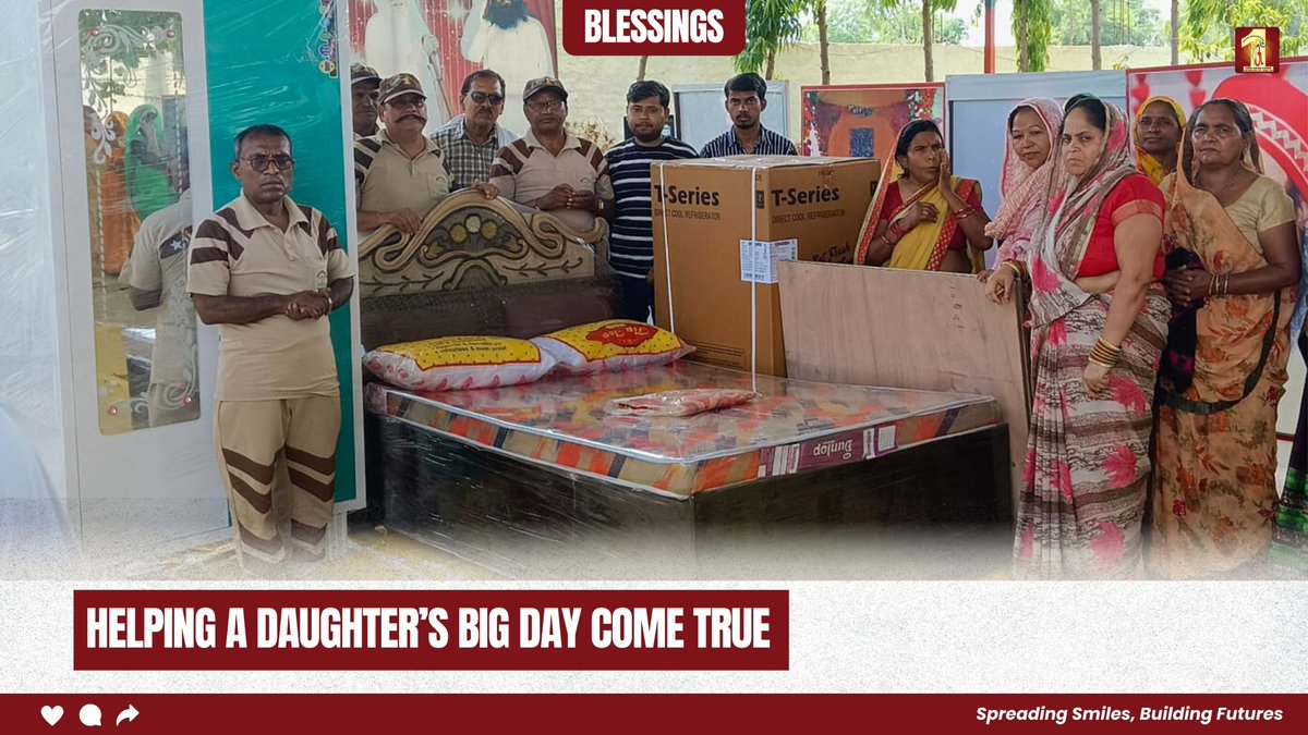 DSSNewsUpdates's tweet photo. In Etah block, volunteers of Dera Sacha Sauda stepped forward to assist a financially struggling family in marrying off their daughter. From essential arrangements to emotional support, every contribution reflected true compassion. Inspired by Saint Dr. MSG Insan, these acts transform humanity into heartfelt action.

#InspiredBySaintMSG #HumanityInAction #MarriageSupport #DeraSachaSauda