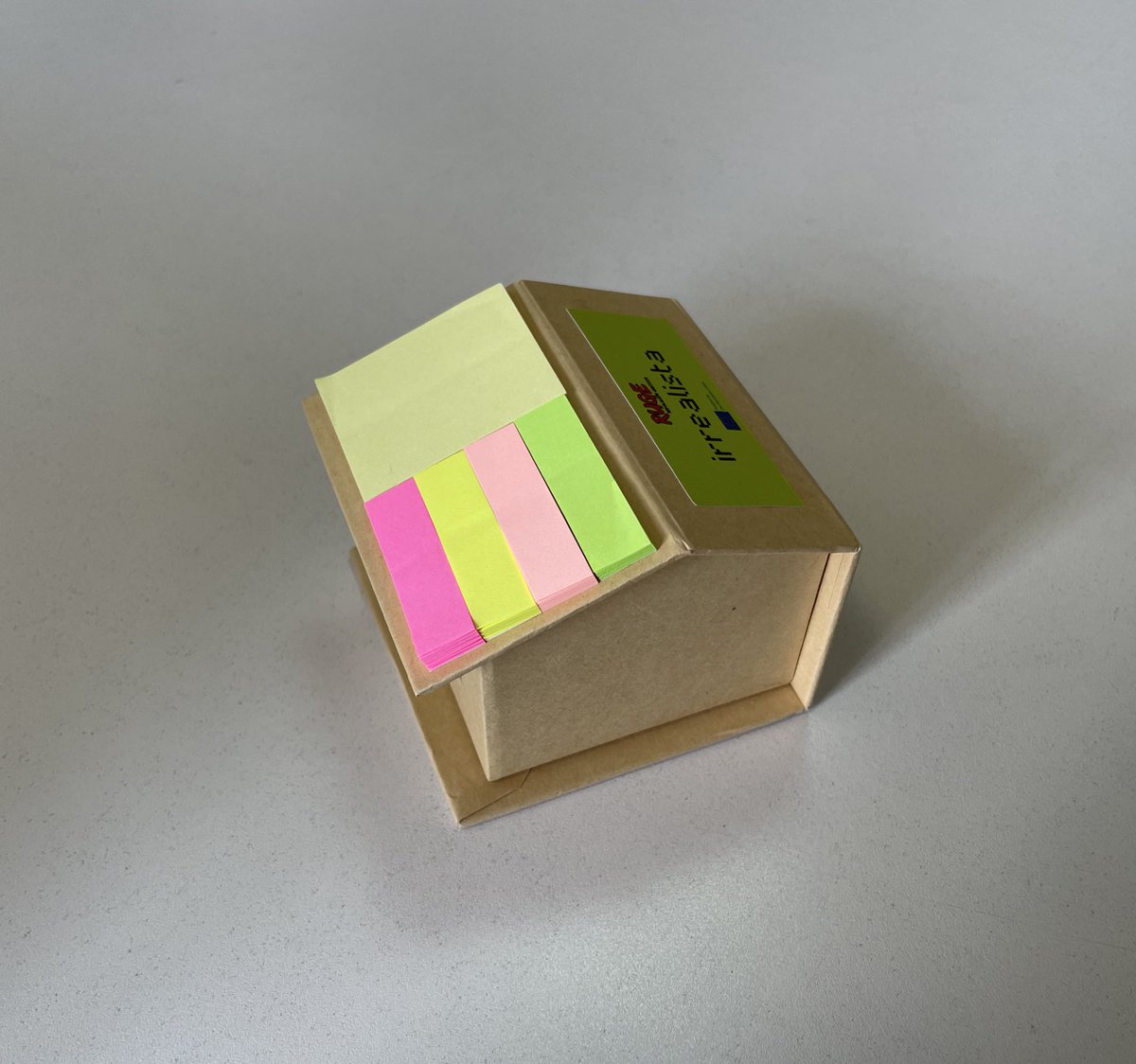 El jueves fue un día completo 🏠 

Por la mañana presentamos el informe “Irrealista”

De tarde organizamos un taller sobre emancipación, precariedad y sindicalismo joven (con lista de deseos)

¡Gracias a todxs!

P.d. la única casita que nos vamos a poder permitir va a ser esta 🫨