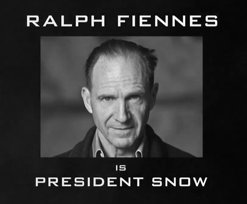 FR_HungerGames's tweet photo. 🚨 #INFO CASTING - L’acteur Ralph Fiennes jouera le rôle du Président Snow dans l’adaptation de « Sunrise on the Reaping » 🏹 : https://t.co/eWQCy4ZlJv https://t.co/5XvzcokcnY