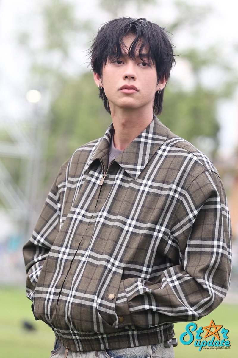 "ไบร์ท วชิรวิชญ์" #bbrightvc ในงาน "KAWS:HOLIDAY THAILAND"

#KAWS
#KAWSHOLIDAYxBRIGHT