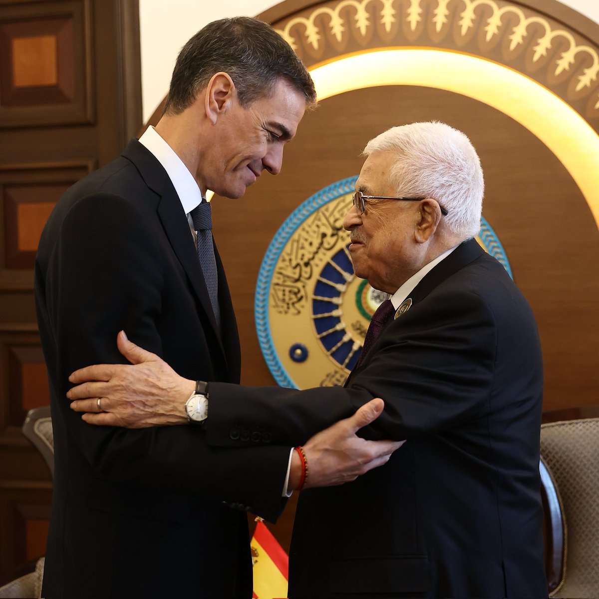 La espiral de violencia y sufrimiento en Gaza debe terminar.

Le he trasladado al presidente de la Autoridad Palestina, Mahmoud Abbas, toda la solidaridad de España con el pueblo palestino.

España hará lo que esté en su mano para poner fin a esta barbarie.