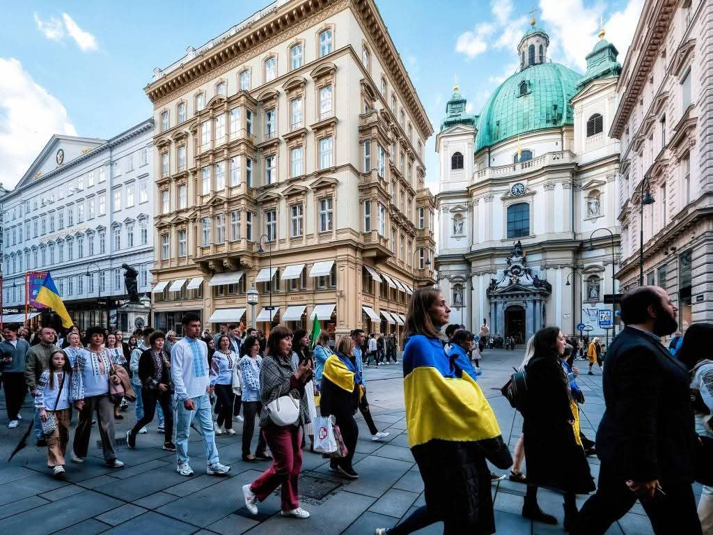 On Thursday, May 15,Vienna hosted Vyshyvanka Day,an international holiday aimed at preserving Ukrainian folk traditions of creating and wearing the national shirt, the vyshyvanka. Vyshyvanka, along with Easter eggs,is one of the most famous symbols of Ukrainian culture. This Ukr