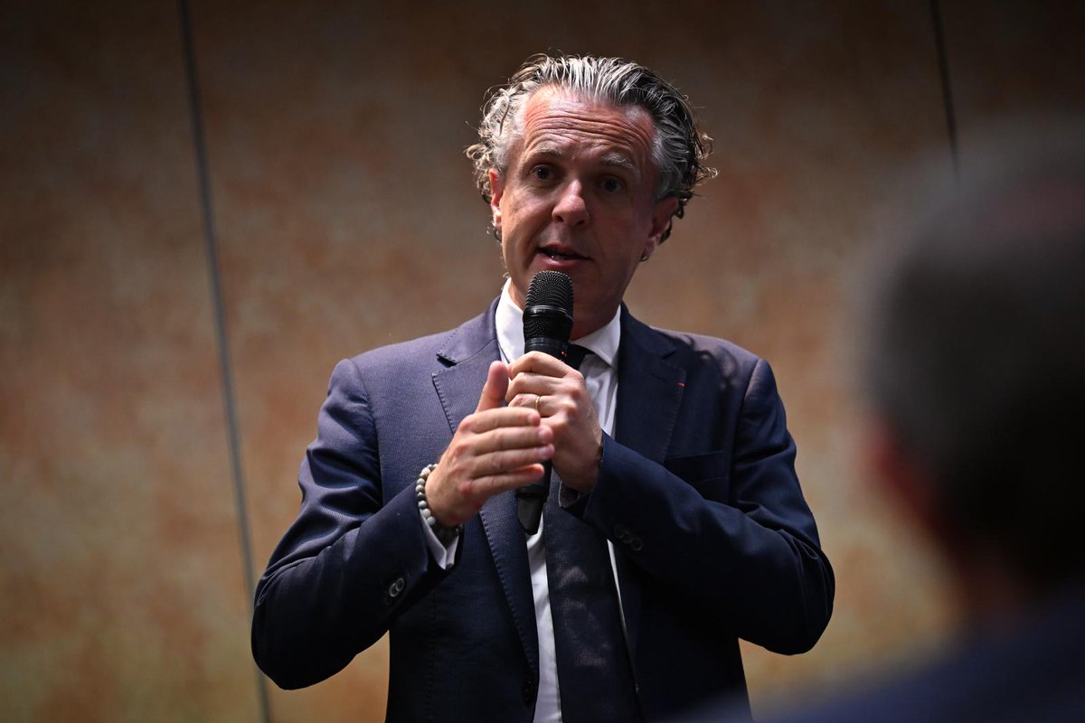 Ce matin, lors de notre #CongrèsHorizons à Marseille, notre SG <a href="/ChristopheBechu/">Christophe Béchu</a> a réuni nos maires et nos délégués municipaux et départementaux des régions Sud, Bourgogne-Franche-Comté, Auvergne-Rhône-Alpes, Corse et Occitanie pour répondre à leurs questions et préparer l’avenir.
