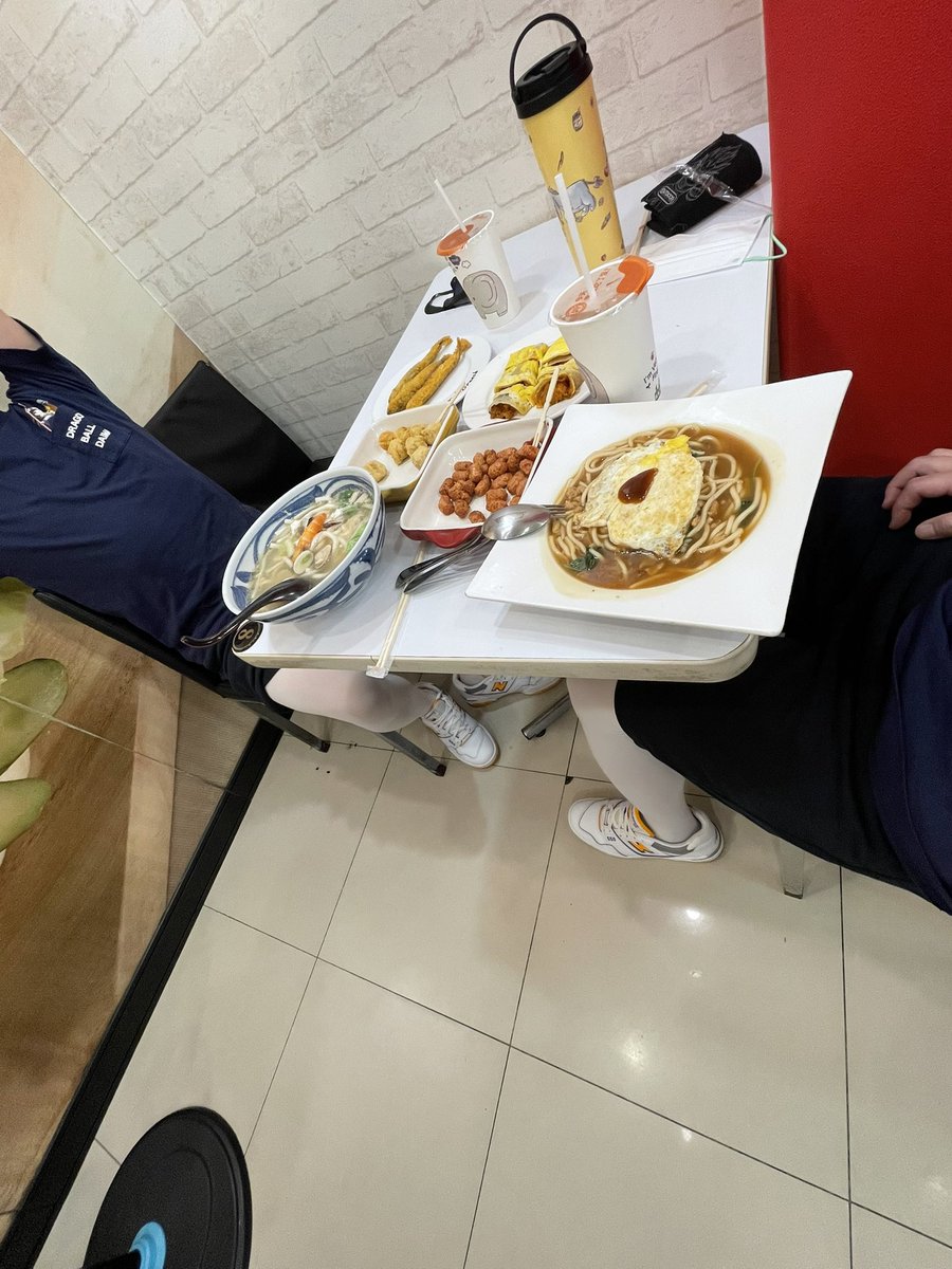 兩個人早餐點這些會不會太多了😅

#絲襪 #褲襪 #白褲襪 #褲襪愛好者 #男生穿褲襪 #mantyhoseinpublic #maninpantyhose #pantyhose #whitepantyhose #mantyhose #stockings #tight