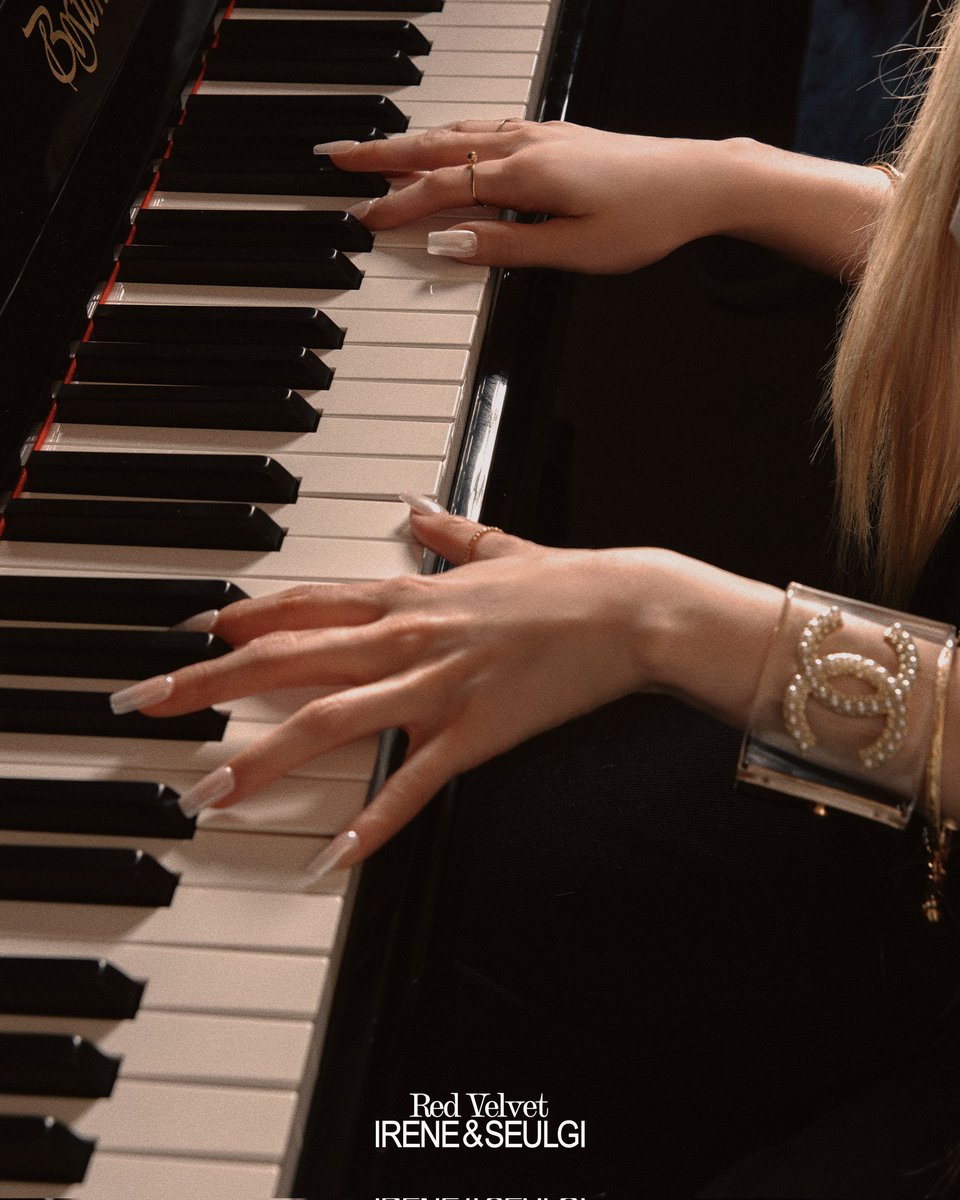 그리고 이 세트 사진 영화 아가씨랑 비교한 포스팅 많이 보는데 그보단 원작인 핑거스미스 생각을 했다. 굴세트에 같이 있는 사진들이 손이 중심인...