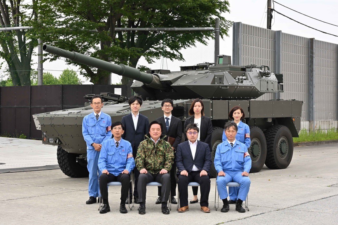 ⭐超希少　自衛隊 実物「三菱重工 61式戦車？銘板他」 ⭐超希少 自衛隊 実物「三菱重工 61式戦車？銘板他」 - メルカリ