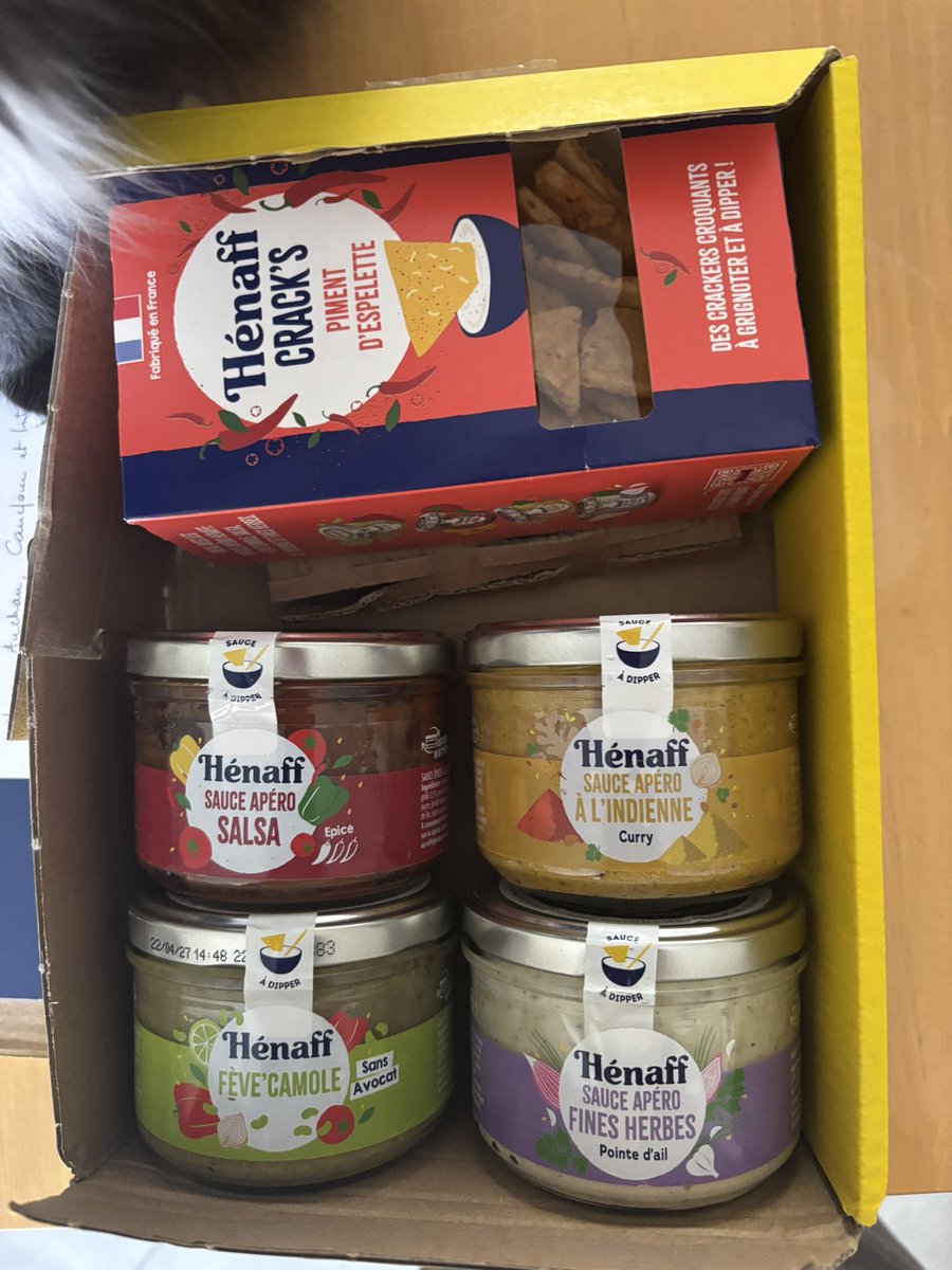 Colis surprise du matin ! Merci <a href="/JeanHenaffSA/">Groupe Jean Hénaff</a> !! Trop hâte de goûter 😍